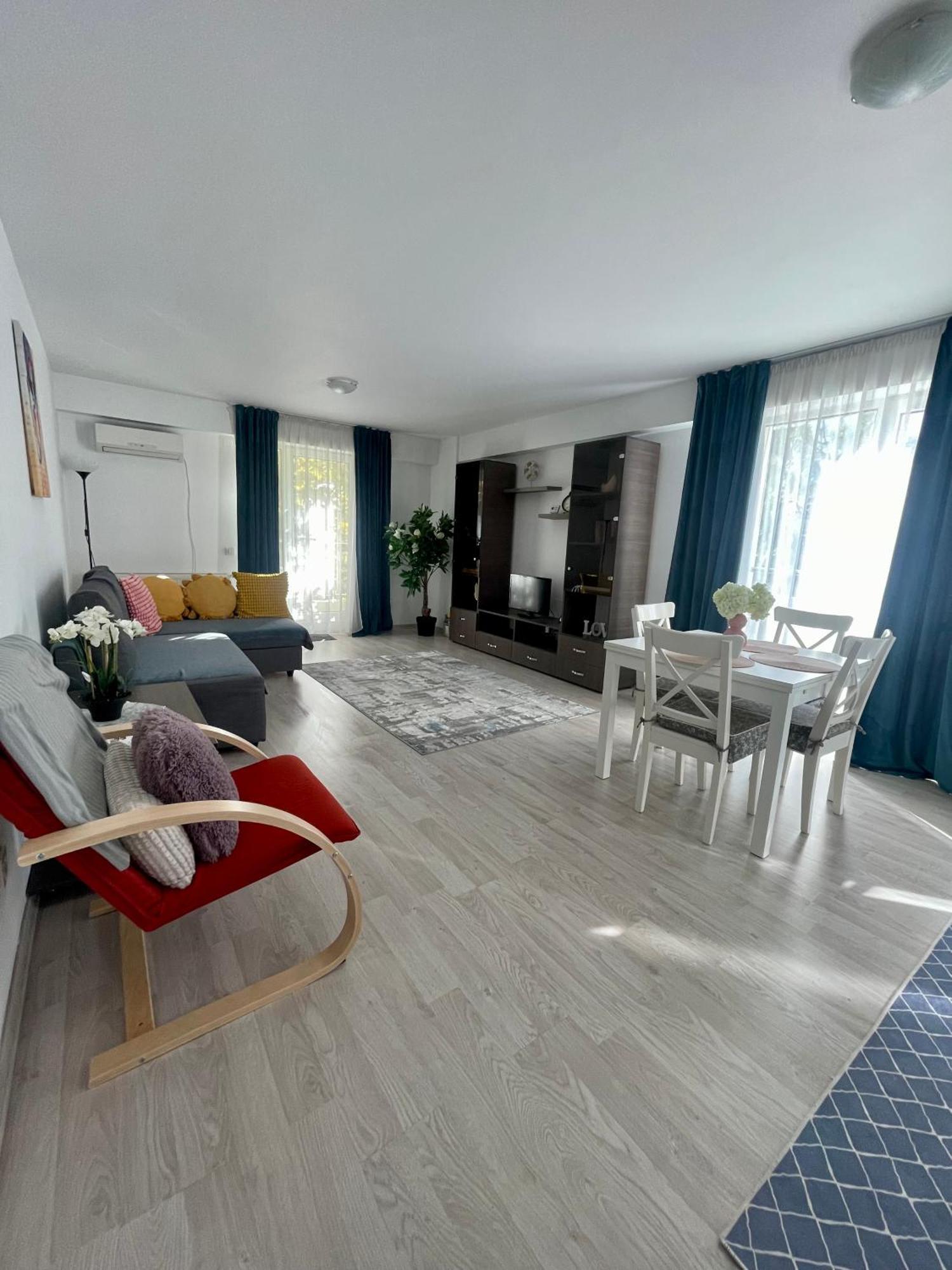 Fly Airport Residences & Therme-Self Check-In オトペニ エクステリア 写真