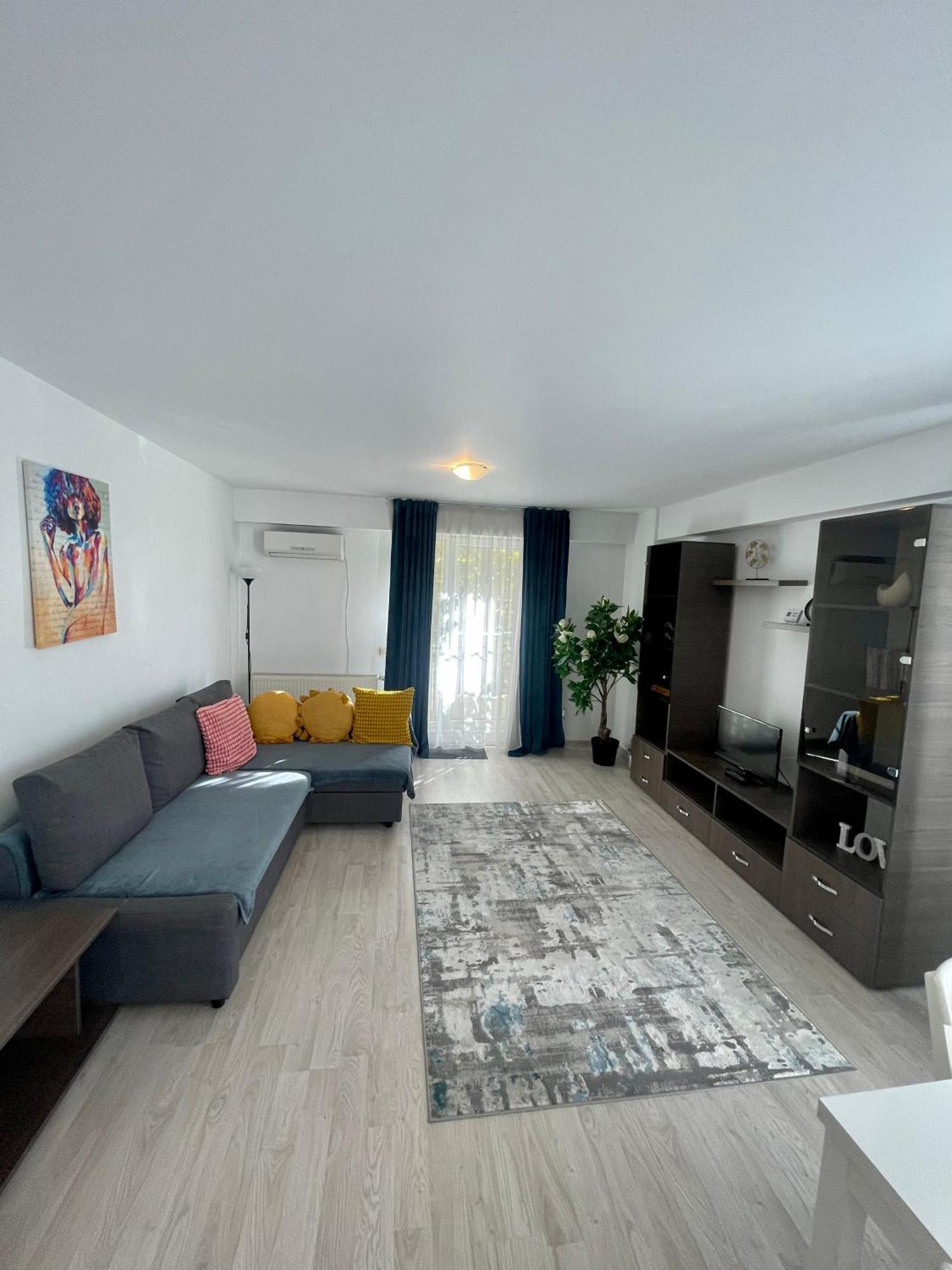 Fly Airport Residences & Therme-Self Check-In オトペニ エクステリア 写真