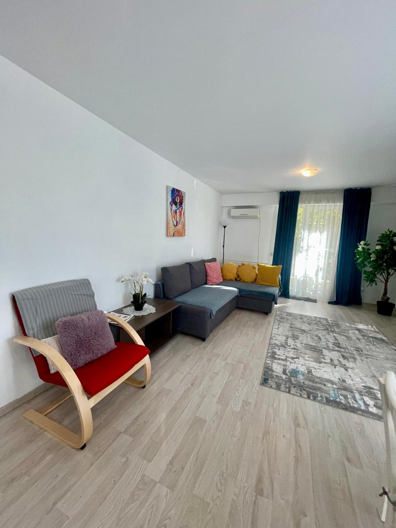 Fly Airport Residences & Therme-Self Check-In オトペニ エクステリア 写真
