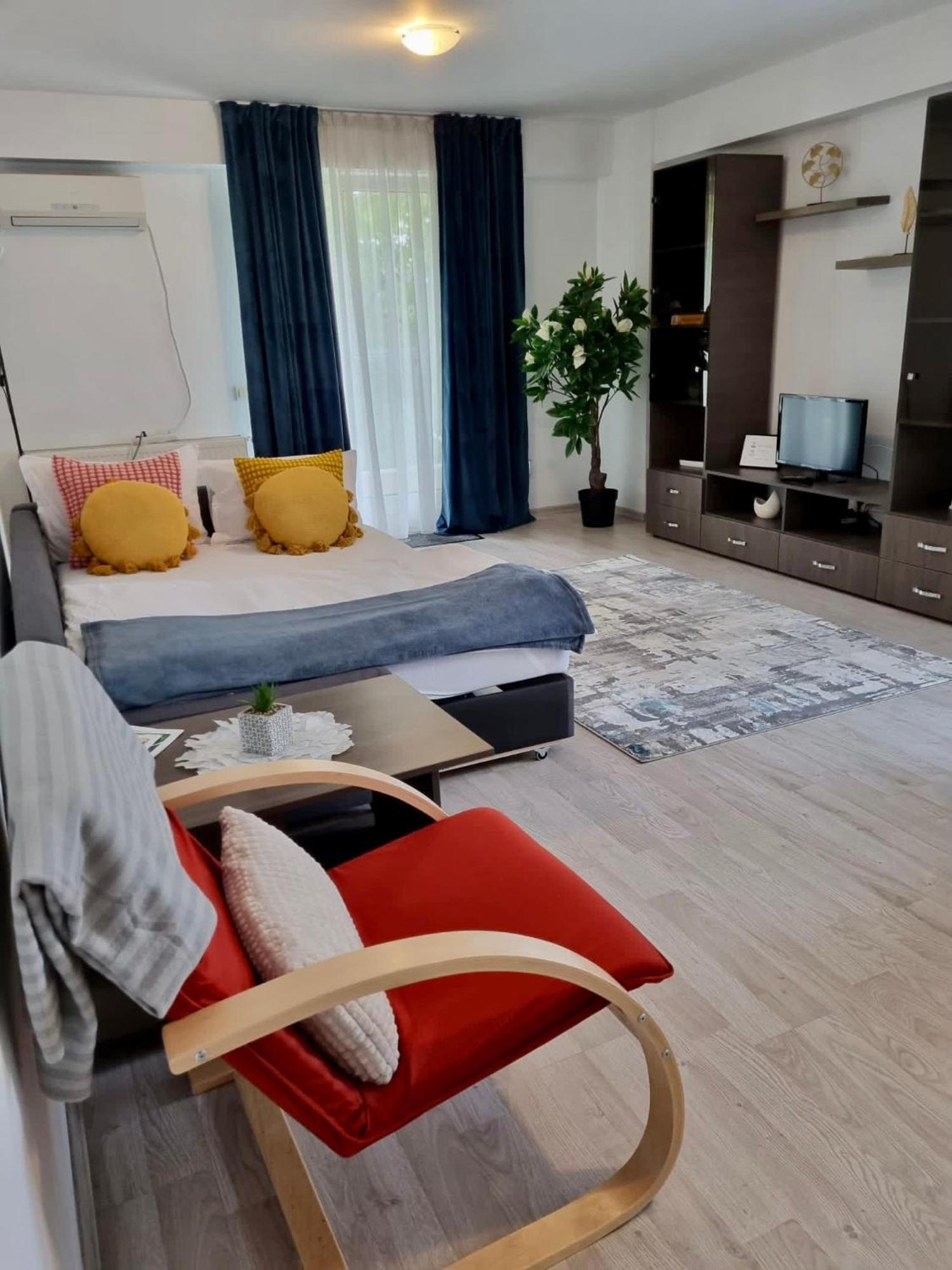 Fly Airport Residences & Therme-Self Check-In オトペニ エクステリア 写真